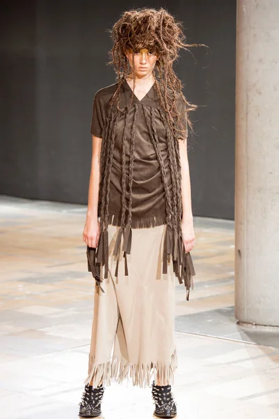 Look 25